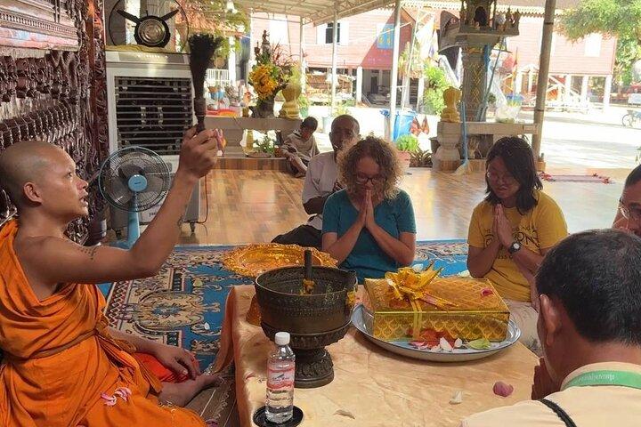 シェムリアップで聖なる僧侶の祝福と地元の村体験