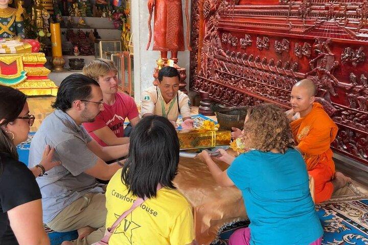 シェムリアップで聖なる僧侶の祝福と地元の村体験