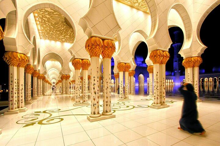 Private Abu Dhabi Stadtrundfahrt mit Abholung von Dubai oder Abu Dhabi