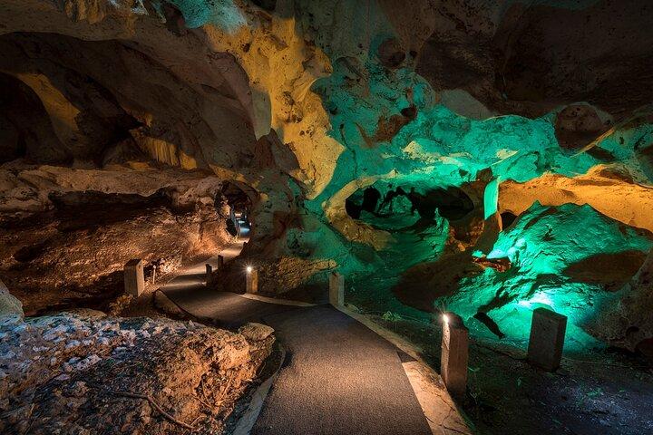 Aventuras em River Rapids and Green Grotto Caves