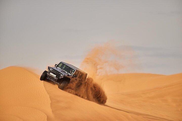 Evening Desert Safari: com quad bike, passeios de camelo e jantar de churrasco