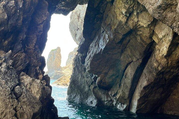 Boottocht in Sesimbra: grotten en snorkelen met een lokale gids.