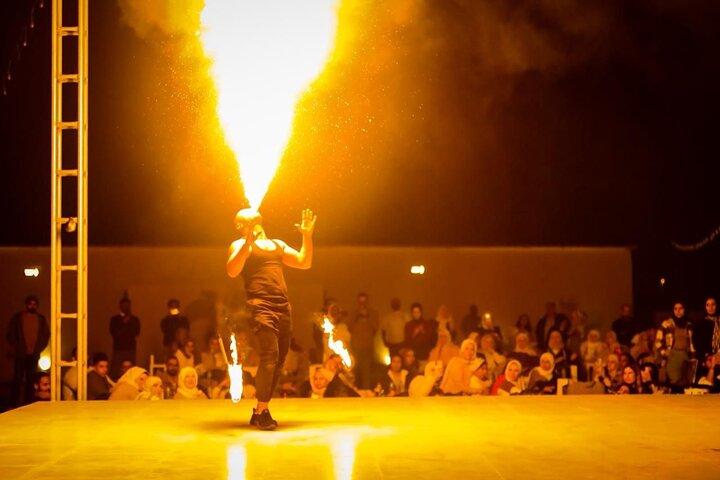 アブダビ砂漠サファリBBQディナーキャメルライドとライブショー