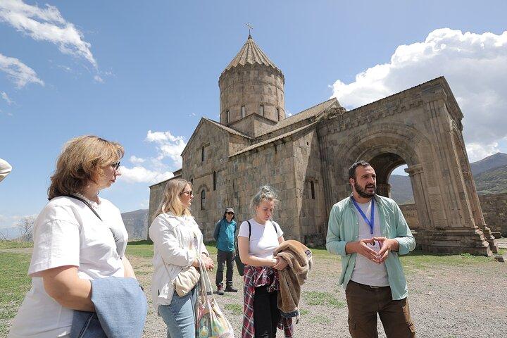 Tatev & Shaki Waterfall Guided Group Tour com degustação de vinhos