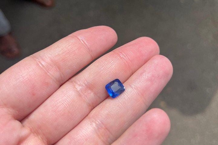 ラトゥナプラの宝石の世界の内部-本質的な経験