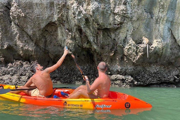 タラベン海洞窟とマングローブの森へのコ・ランタ半日カヤック
