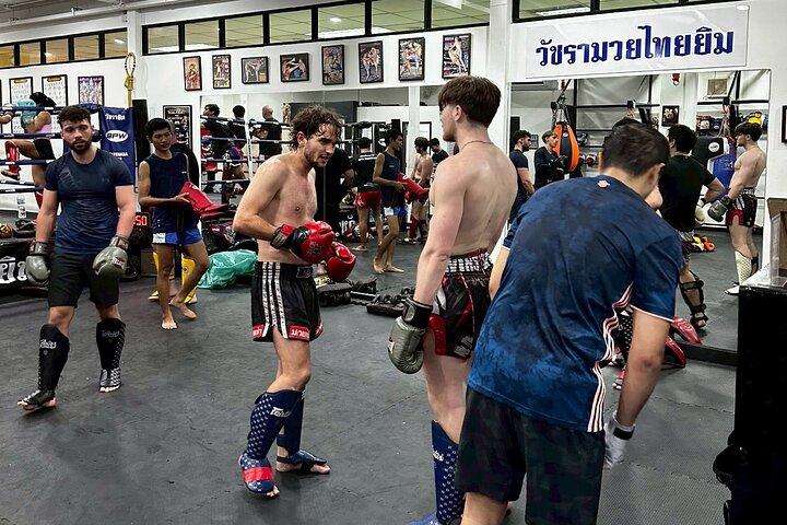 Aulas de Muay Thai em Watchara Muay Thai Gym
