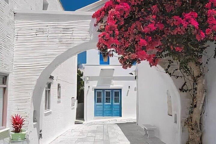 Isla de Tinos y Iglesia de Panagia desde Atenas