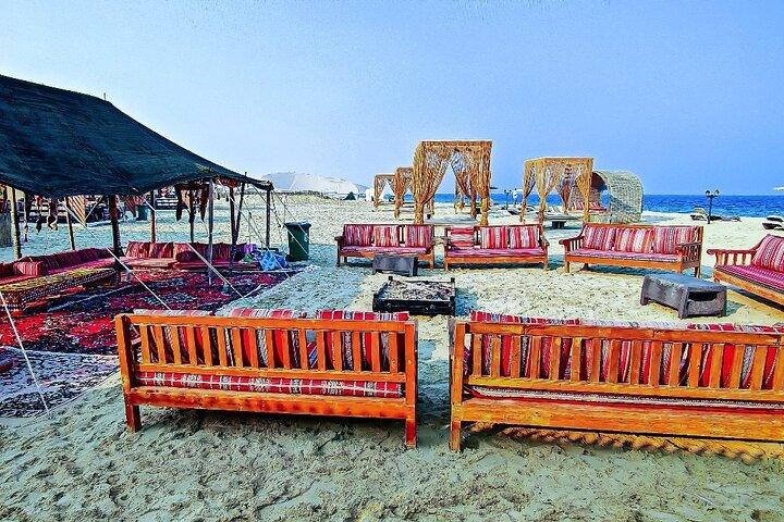 Privat fulddags ørkensafari med strandcampbuffet