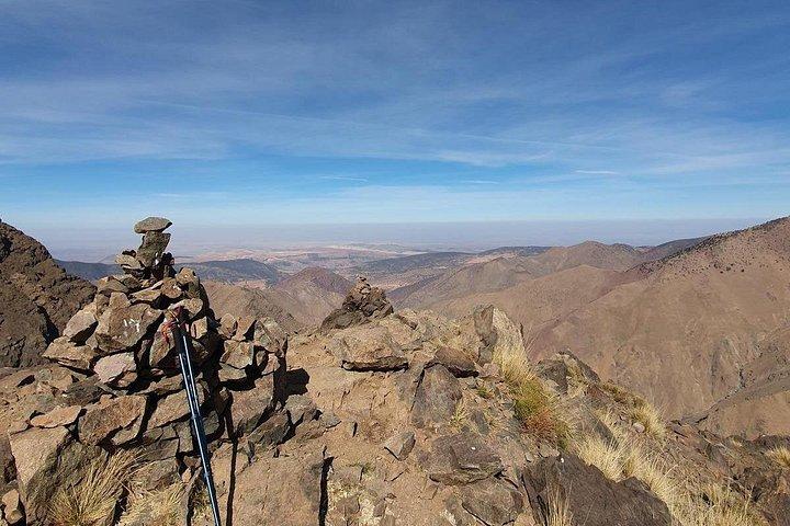 タラムルート・サミット・ハイキング2600m – ランチ付き＆360°ビュー