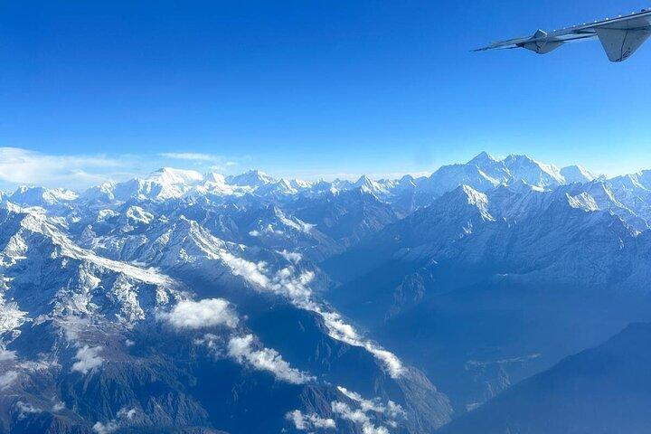 エベレストマウンテンフライト：空からヒマラヤを飛行体験