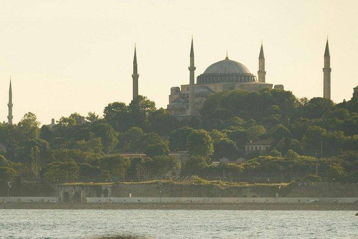Explore Istanbul with Digital Guide by Locals