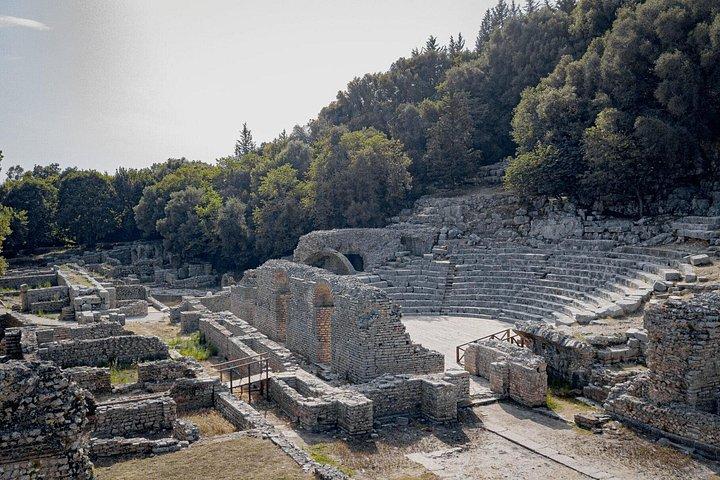 サランダから:ブルーアイ-レクルシ城-クサミル-ブトリントユネスコ世界遺産