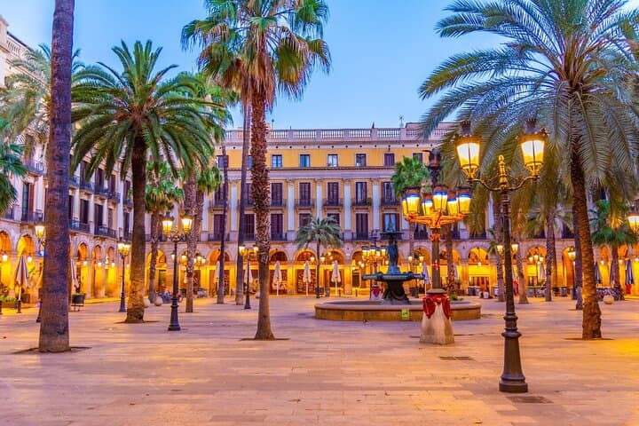 Barcelona Audioguided walking tour 2h30 and 26 reviews