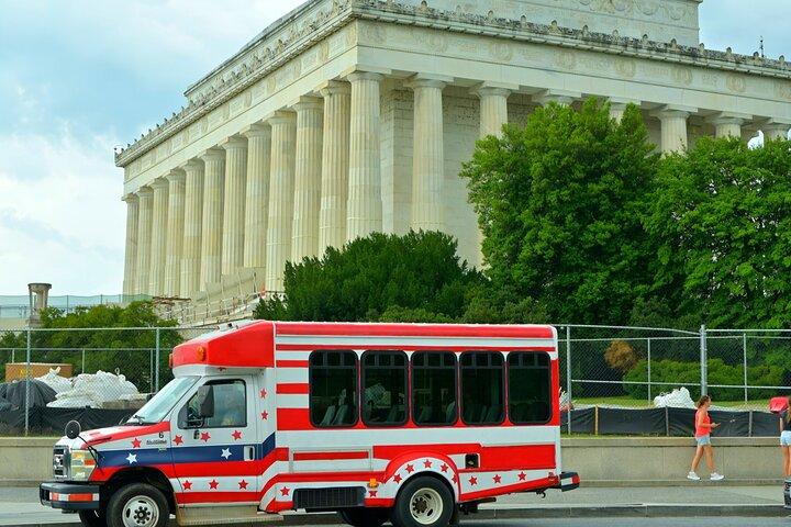 Visita guiada para grupos pequeños a Washington DC Memorials & History