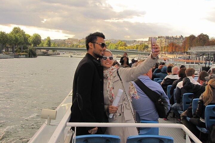 Paris Seine River Dinner Cruise com vistas panorâmicas noturnas