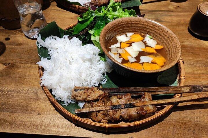 Hanoi Street Food Tour Piccolo gruppo guidato da foodie locale