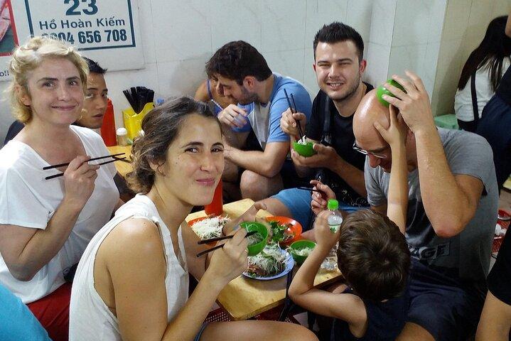 Hanoi Street Food Tour Piccolo gruppo guidato da foodie locale