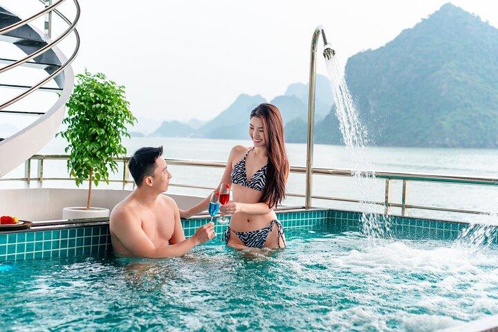 ハロン湾日帰りクルーズ（ダイヤモンドエラクルーズ）ビュッフェランチ付き