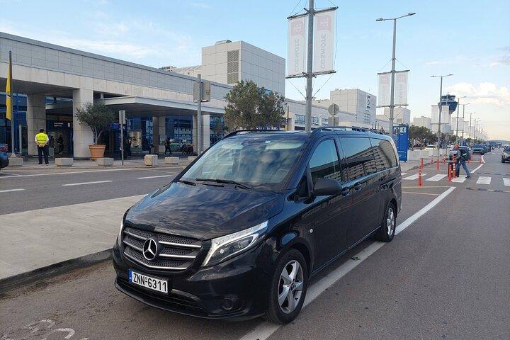 アテネ空港からアテネのホテルへ高級車でプライベート送迎