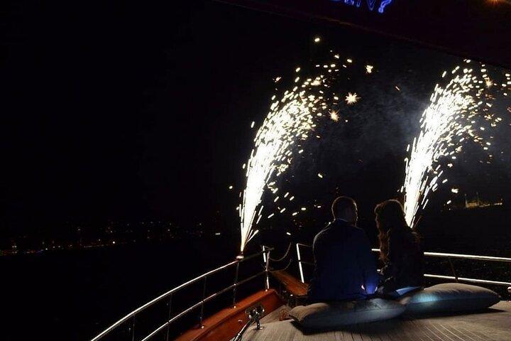 Private Yacht Bosphorus Cruise (2 Hours) - Istanbul Luxury Yacht