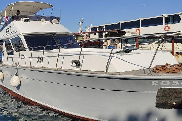 Private Yacht Bosphorus Cruise (2 Hours) - Istanbul Luxury Yacht