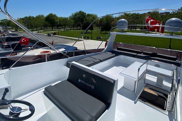 Private Yacht Bosphorus Cruise (2 Hours) - Istanbul Luxury Yacht