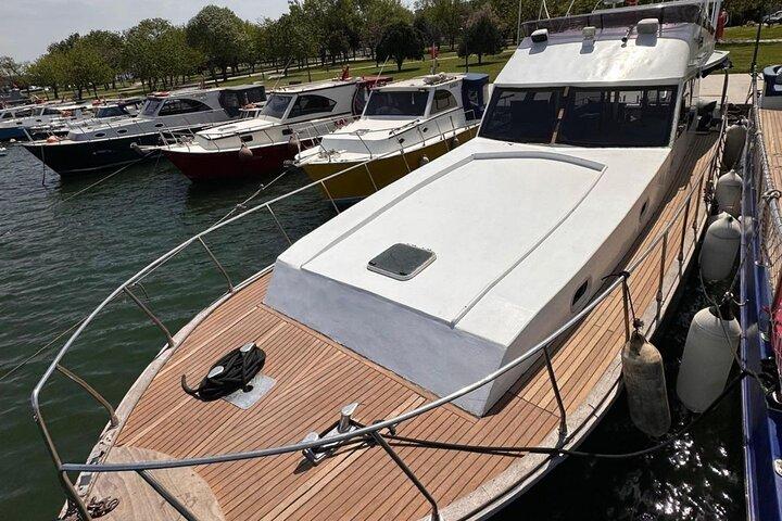 Private Yacht Bosphorus Cruise (2 Hours) - Istanbul Luxury Yacht