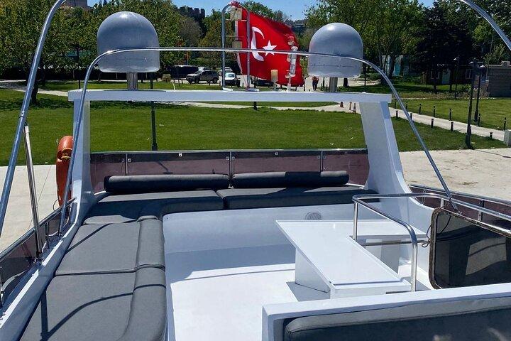 Private Yacht Bosphorus Cruise (2 Hours) - Istanbul Luxury Yacht