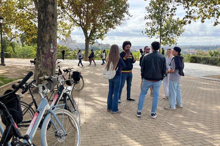 Madrid : ハイライト・バイク・ツアー（Madroño Tasting）