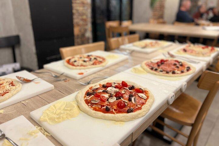 Cours de cuisine pizza Naples dans un restaurant local