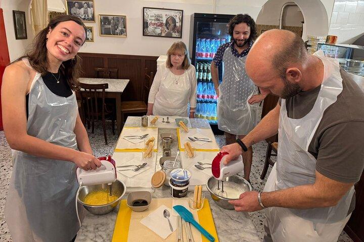 Cours de cuisine pizza Naples dans un restaurant local