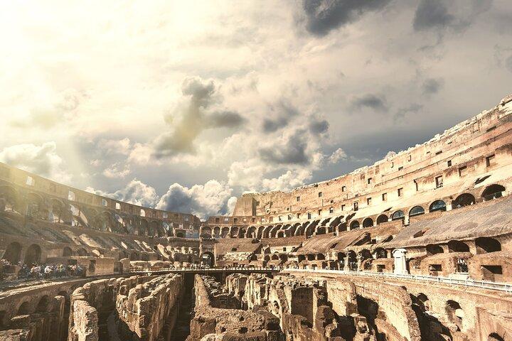 Colosseum Escort Eingang und offene Bus Combo in Rom