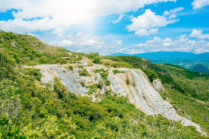 Heldagstur till Mezcal, Hierve el Agua och Mitla med certifierad guide