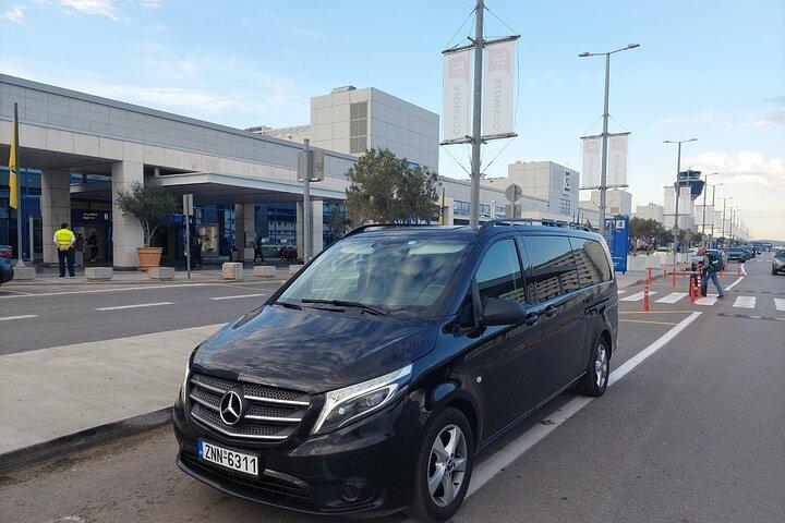 Trasferimento privato dall'aeroporto di Atene all'aeroporto di Atene con auto di lusso