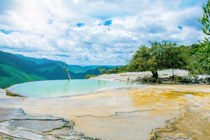 Heldagstur till Mezcal, Hierve el Agua och Mitla med certifierad guide