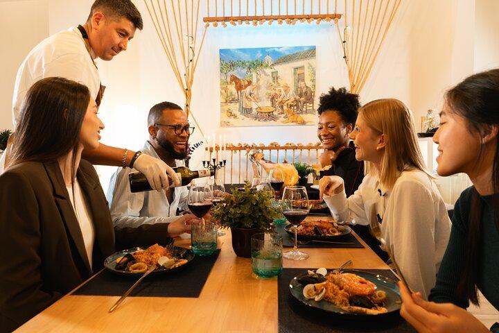 Madrid : Lezioni di paella e sangria - Pesce, pollo e opzione vegana