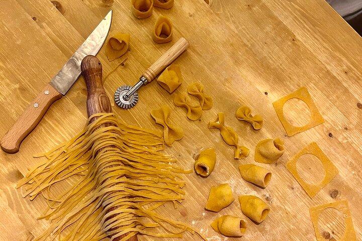 Florence Pasta Cooking Class with Unlimited Wine