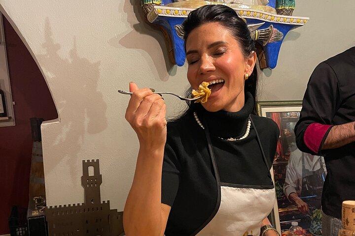 Florence Pasta Cooking Class with Unlimited Wine