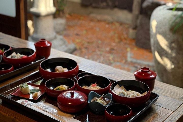 隠れたヴィーガン京都と地元の食の旅を地元民と