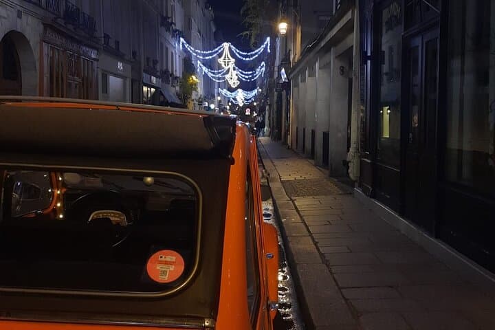 Private tour Paris Christmas lights tour 2 hours in Citroën 2CV