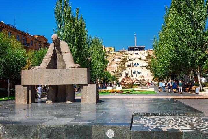 Tour della città osservando Yerevan