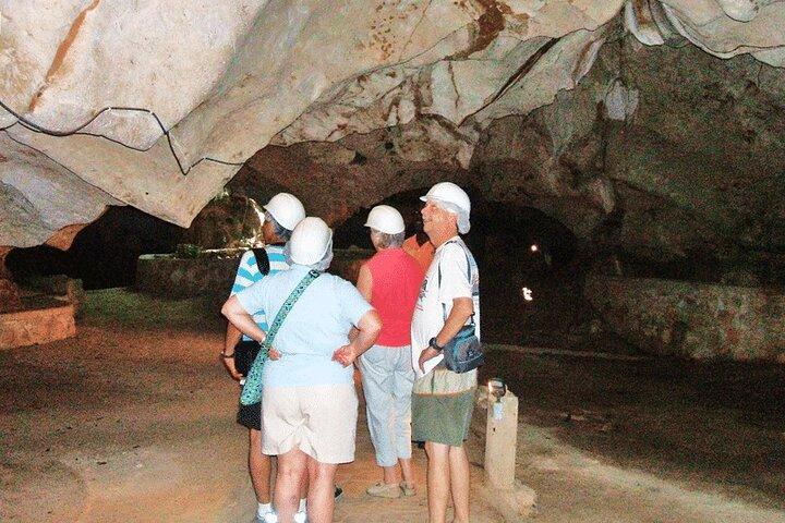 Aventuras em River Rapids and Green Grotto Caves
