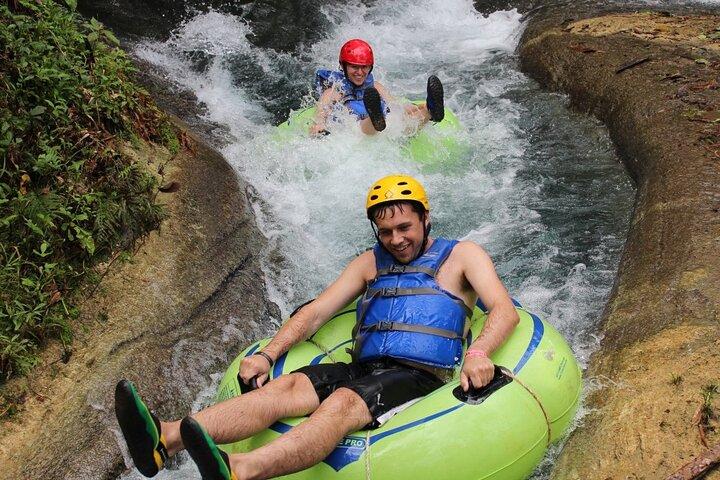 Aventuras em River Rapids and Green Grotto Caves