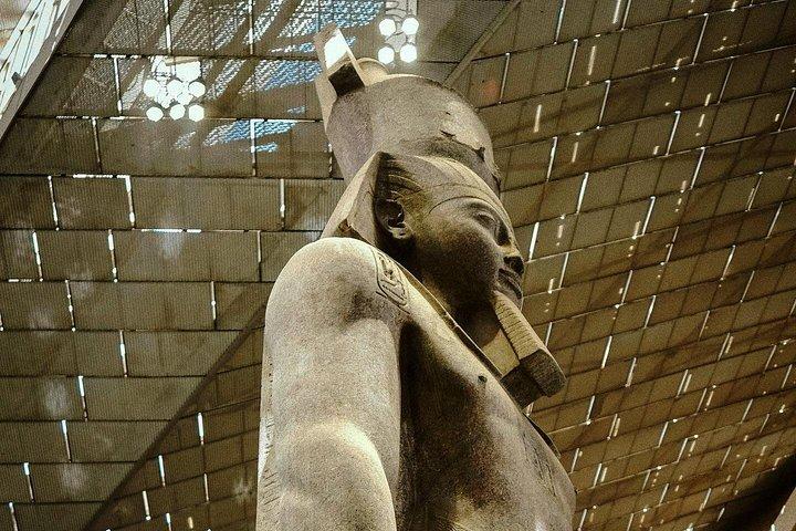 カイロ8時間プライベートツアーピラミッド＆大エジプト博物館