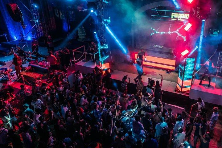 Praia do Paraíso de Phuket Massive Full Moon Dance and Fire Party