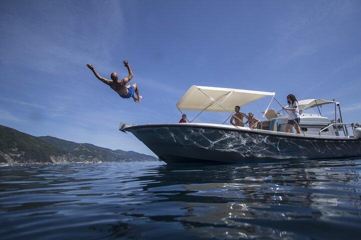 Exclusiva Cinque Terre en barco privado desde Florencia