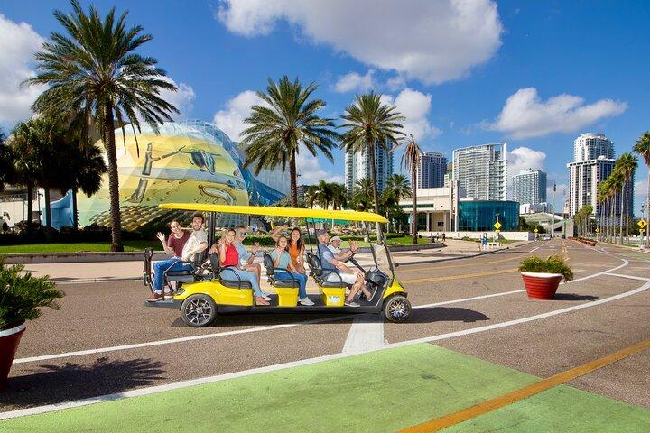 Geführte Besichtigungstour durch St. Pete im Deluxe-Golfwagen mit Straßenzulassung