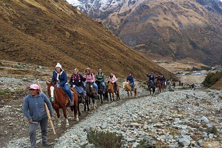 Giornata intera dal lago Cusco Humantay con salita solo cavalli
