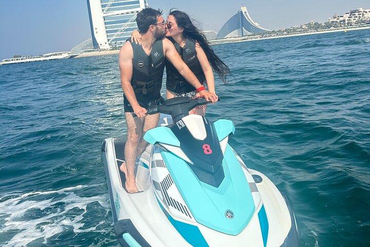 Burj Al Arab Jet Ski Ride voor 2. Gratis foto's & video's